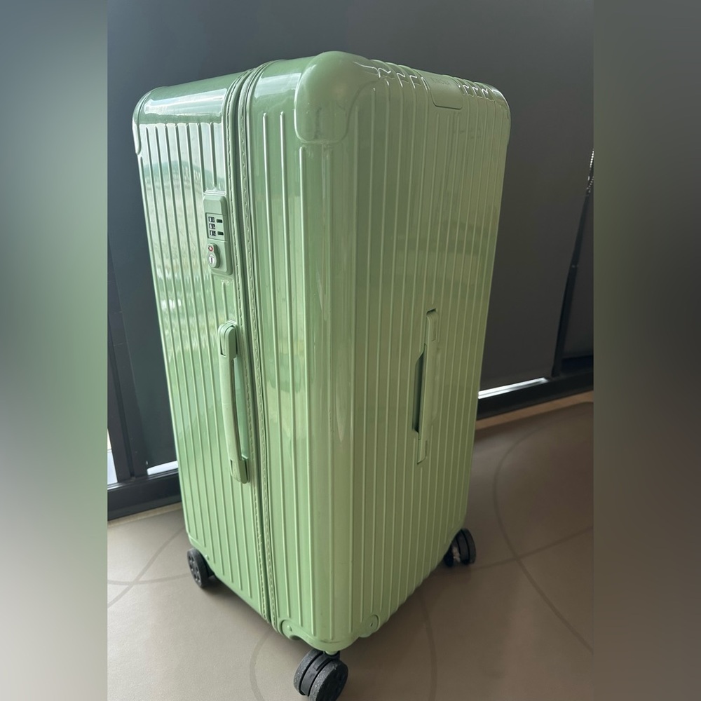 Rimowa Bamboo Green Trunk Plus